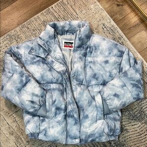 Levi’s cloud cinch waist puffer in the-dye jacket size Medium